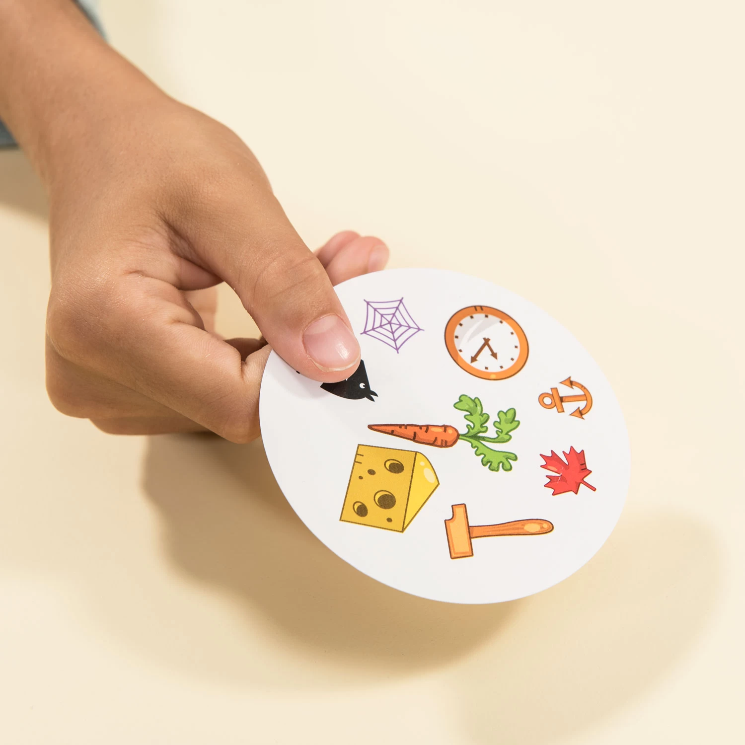 ASMODEE Dobble Classic Kaartspel 7 ASMODEE Dobble Classic Kaartspel - Afbeelding 5