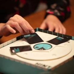 ASMODEE Partyspel Hint 18 ASMODEE Partyspel Hint -Bordspellen 2010052g